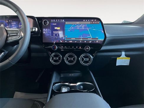 Used 2025 Chevrolet Blazer EV LT image 9