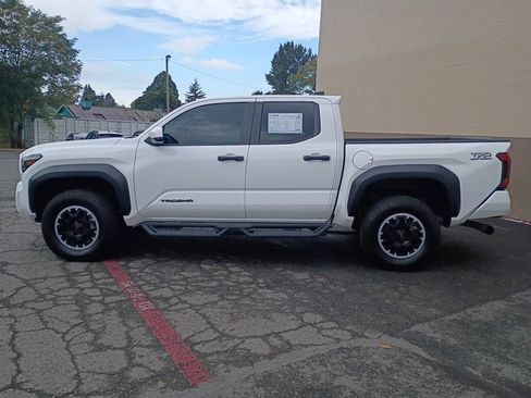 Used 2024 Toyota Tacoma TRD Off-Road AWD/4WD image 7