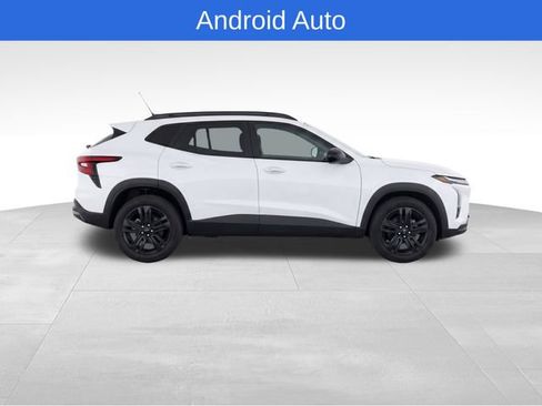 Used 2025 Chevrolet Trax ACTIV w/ Sunroof Package FWD image 8