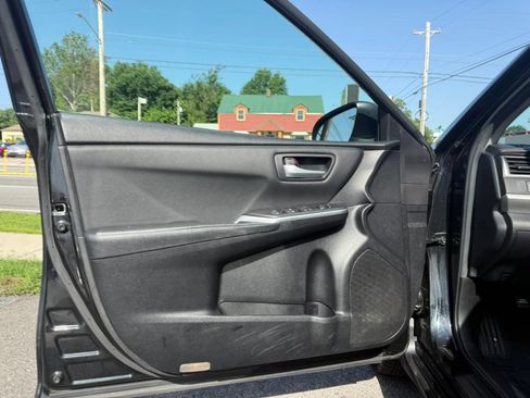 Used 2015 Toyota Camry SE FWD image 10