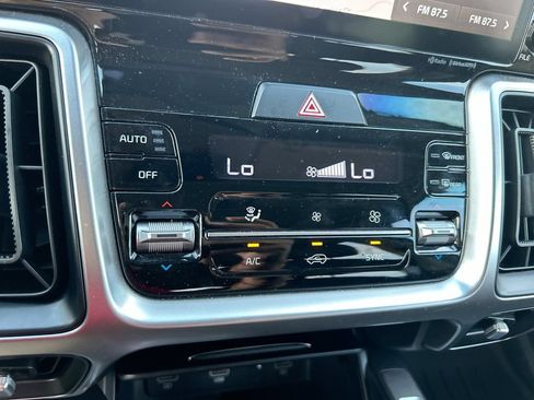 Used 2022 Kia Sorento EX w/ Panoramic Sunroof Package FWD image 19
