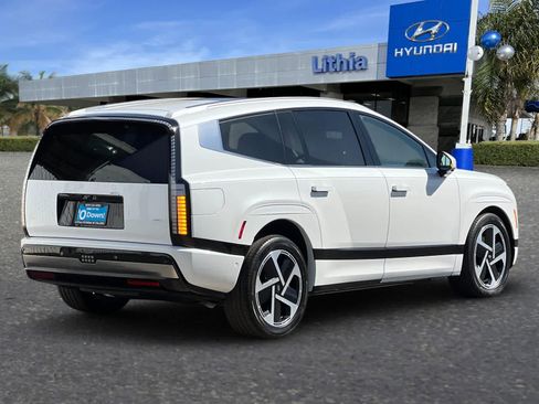 New 2026 Hyundai Ioniq 9 Calligraphy image 2