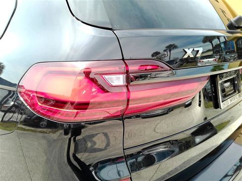 Used 2020 BMW X7 M50i image 32