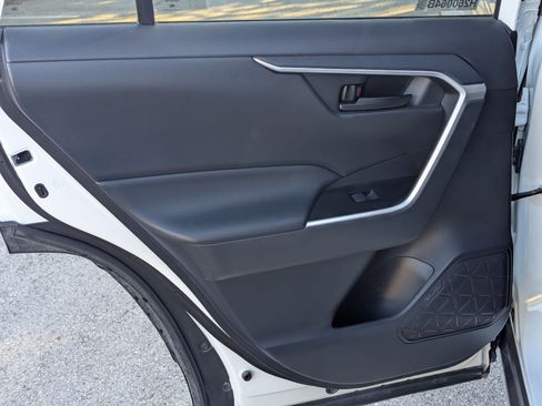 Used 2022 Toyota RAV4 LE image 16