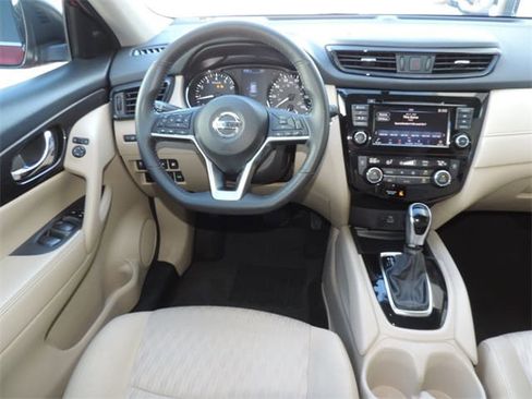 Used 2018 Nissan Rogue SV image 14