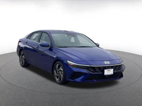 Used 2025 Hyundai Elantra SEL image 3