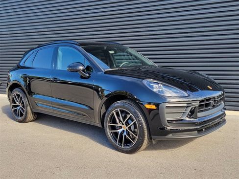 Used 2025 Porsche Macan image 2