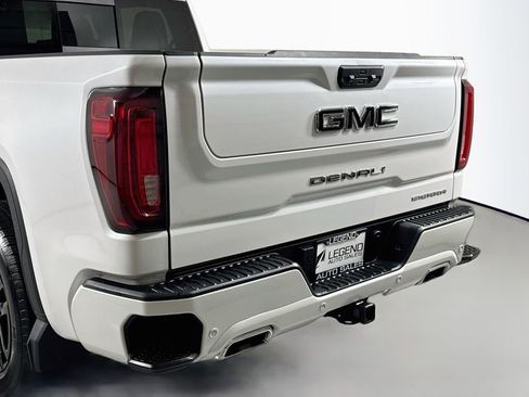 Used 2023 GMC Sierra 1500 Denali w/ Technology Package AWD/4WD image 8