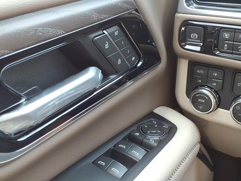New 2026 GMC Yukon Denali w/ Denali Reserve Package AWD/4WD image 17