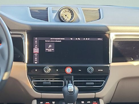 Used 2025 Porsche Macan Base image 21