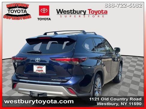 Certified 2024 Toyota Highlander Platinum AWD/4WD image 6