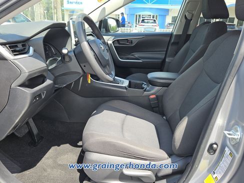 Used 2024 Toyota RAV4 LE FWD image 10
