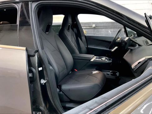 Used 2023 BMW iX xDrive50 image 10