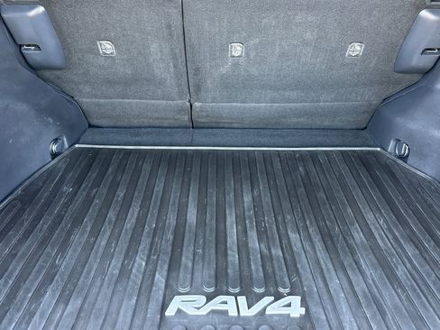 Certified 2021 Toyota RAV4 XLE FWD image 14