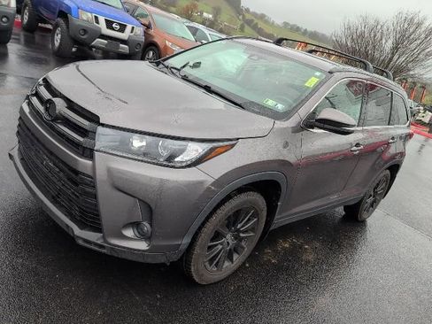 Used 2019 Toyota Highlander SE AWD/4WD image 4