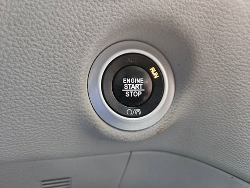 Used 2019 Chrysler Pacifica Limited image 6