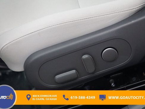 Used 2025 Hyundai Kona SEL image 17