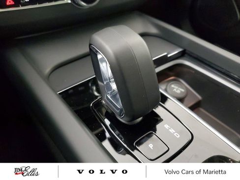 Certified 2025 Volvo XC60 B5 Core w/ Climate Package PRO image 33