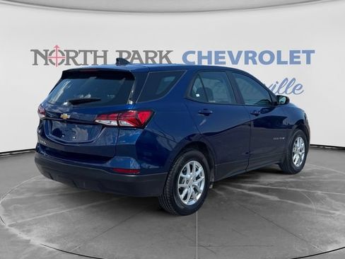 Used 2022 Chevrolet Equinox LS FWD image 3
