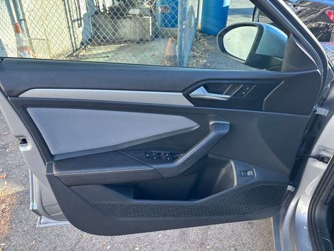 Used 2025 Volkswagen Jetta SE image 20