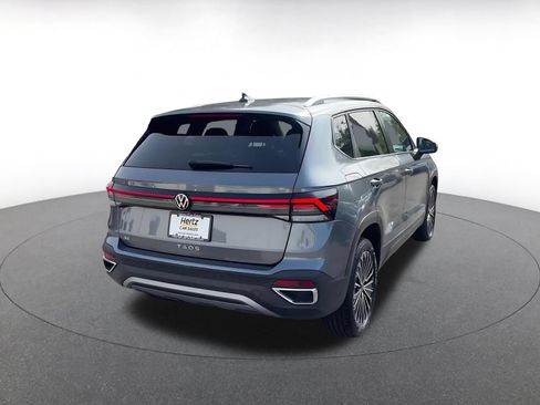 Used 2025 Volkswagen Taos SE FWD image 12
