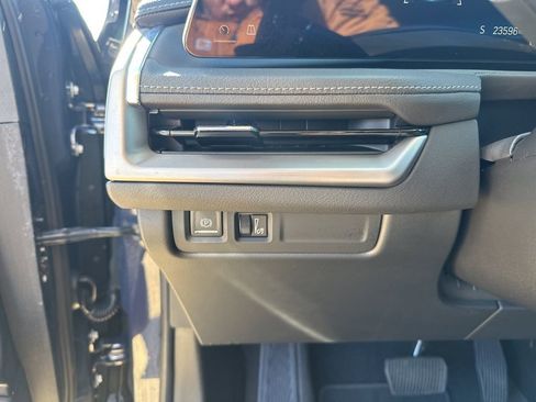 Certified 2024 Cadillac XT4 Luxury w/ Cold Weather Package image 21