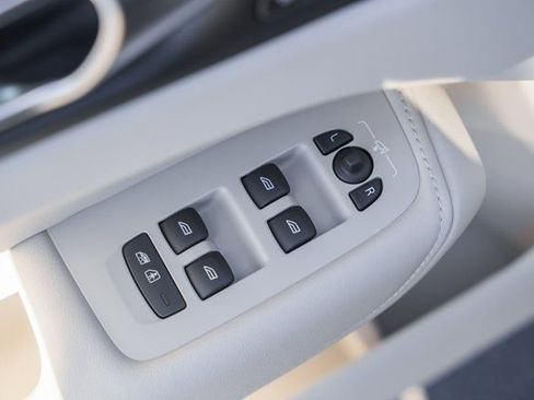 New 2026 Volvo XC60 B5 Ultra w/ Protection Package Premier image 38