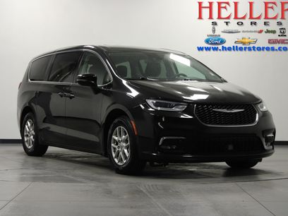 Used 2023 Chrysler Pacifica Touring-L