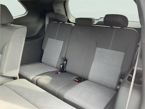 Used 2025 GMC Acadia Elevation image 30