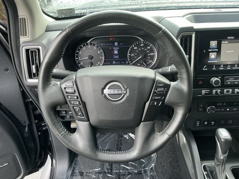 Used 2025 Nissan Frontier SL AWD/4WD image 14