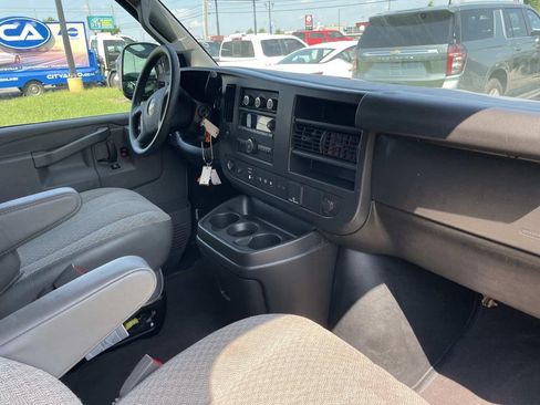 Used 2020 Chevrolet Express 3500 LT w/ LT Preferred Equipment Group RWD image 17