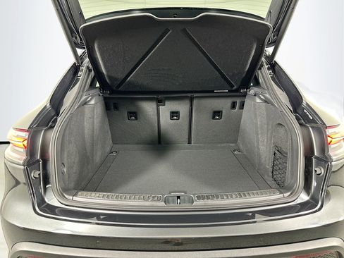 Certified 2025 Porsche Macan image 37