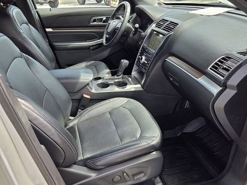 Used 2019 Ford Explorer Limited w/ Ford Safe & Smart Package image 13