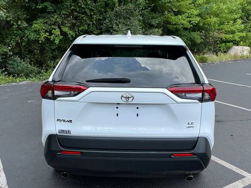 Used 2025 Toyota RAV4 LE AWD/4WD image 4
