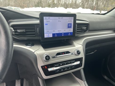 Used 2022 Ford Explorer XLT image 19