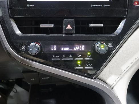 Used 2022 Toyota Camry XLE w/ Cold Weather Package FWD image 27