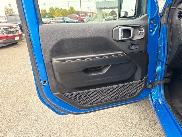 Used 2024 Jeep Wrangler Unlimited Sahara AWD/4WD image 16