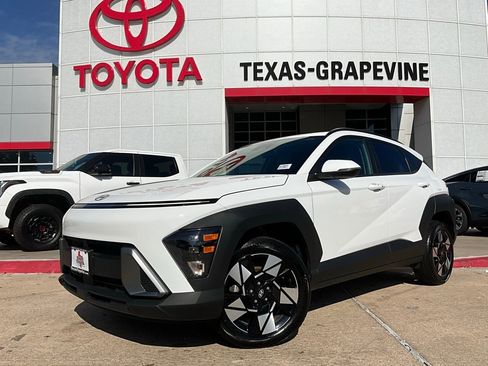 Used 2025 Hyundai Kona SEL image 2