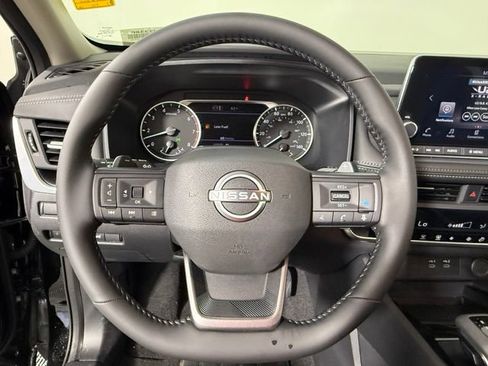 Used 2026 Nissan Rogue SV FWD image 17