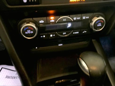 Used 2014 MAZDA MAZDA3 s Grand Touring w/ Technology Package FWD image 33