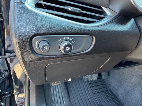 Used 2020 Chevrolet Malibu LT image 16