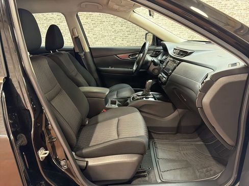 Used 2020 Nissan Rogue SV w/ Premium Package FWD image 11