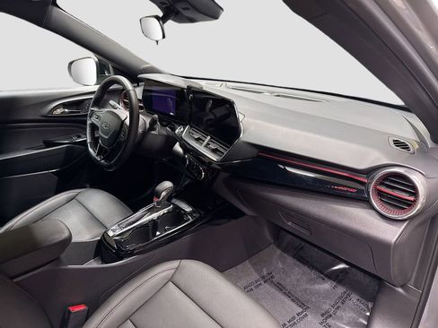 Used 2025 Chevrolet Trax RS w/ Driver Confidence Package image 31