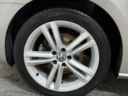Used 2014 Volkswagen Passat TDI SE image 10