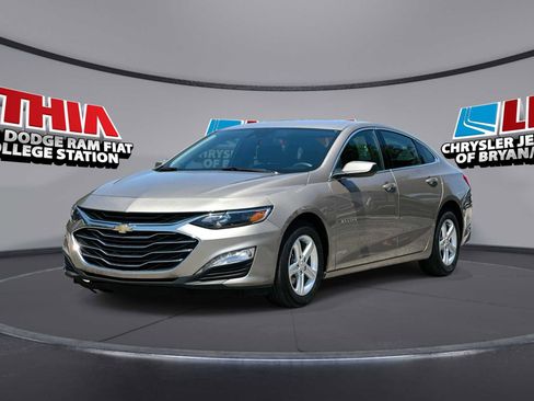 Used 2025 Chevrolet Malibu LT FWD image 1
