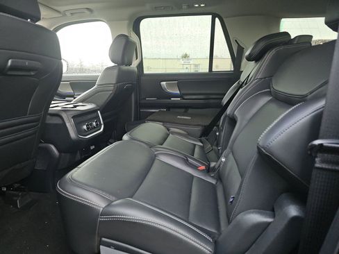 Used 2025 Ford Expedition Max Platinum image 18