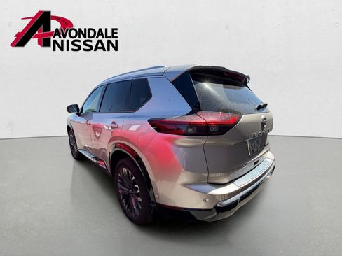 Used 2024 Nissan Rogue Platinum w/ Platinum Premium Package FWD image 3