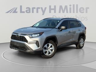 Used 2020 Toyota RAV4 LE AWD/4WD video 1