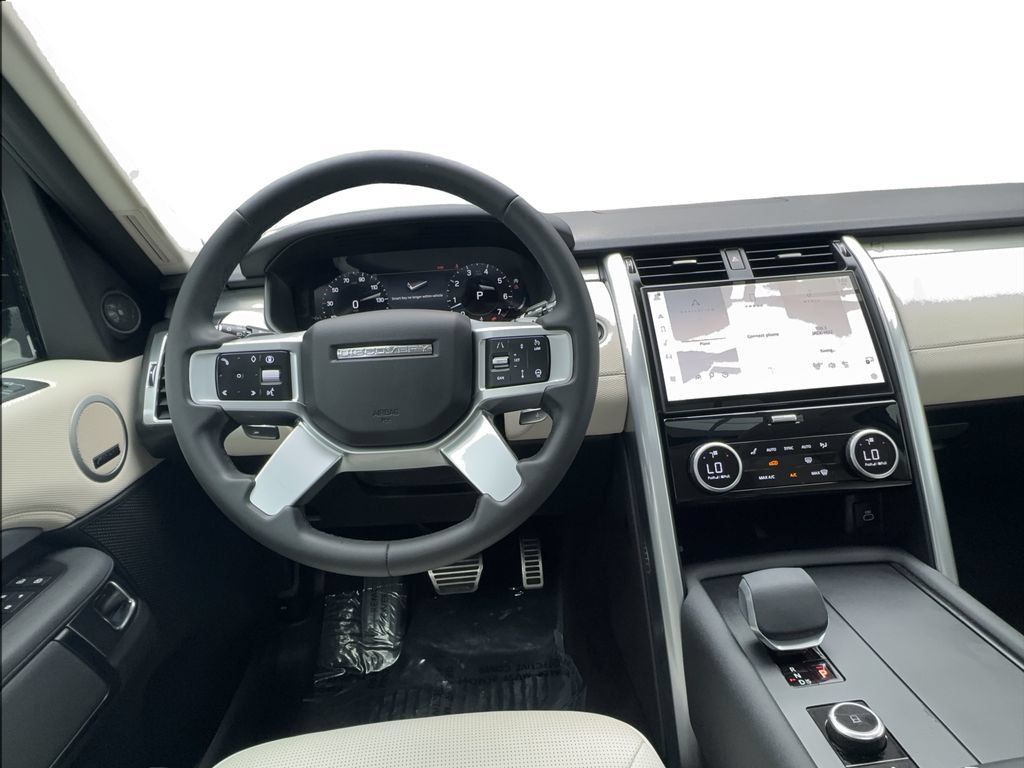 Used 2025 Land Rover Discovery Dynamic SE AWD/4WD image 39