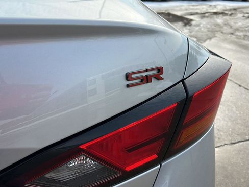 Used 2024 Nissan Altima 2.5 SR FWD image 13